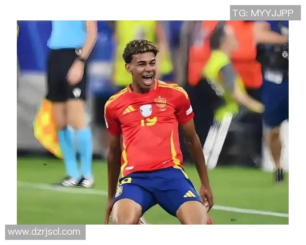 足球明星骑单车趣味合集视频展现运动员不为人知的一面与生活乐趣